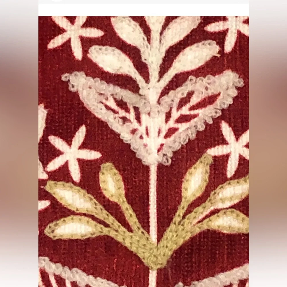 Christmas Placemats Red Beige Floral Embroidered Fringe Set of‎ 4 12x18